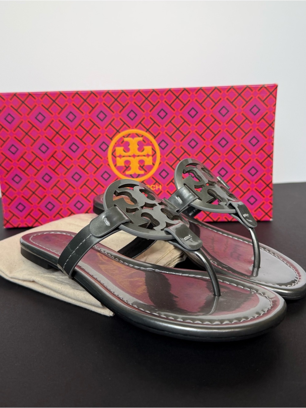 New! Tory Burch Silver Pearlized Patent Miller Logo Thong Sandals - size 5